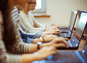 Laptops en el ámbito educativo: Consejos para seleccionar la mejor opción para instituciones universitarias y escolares.